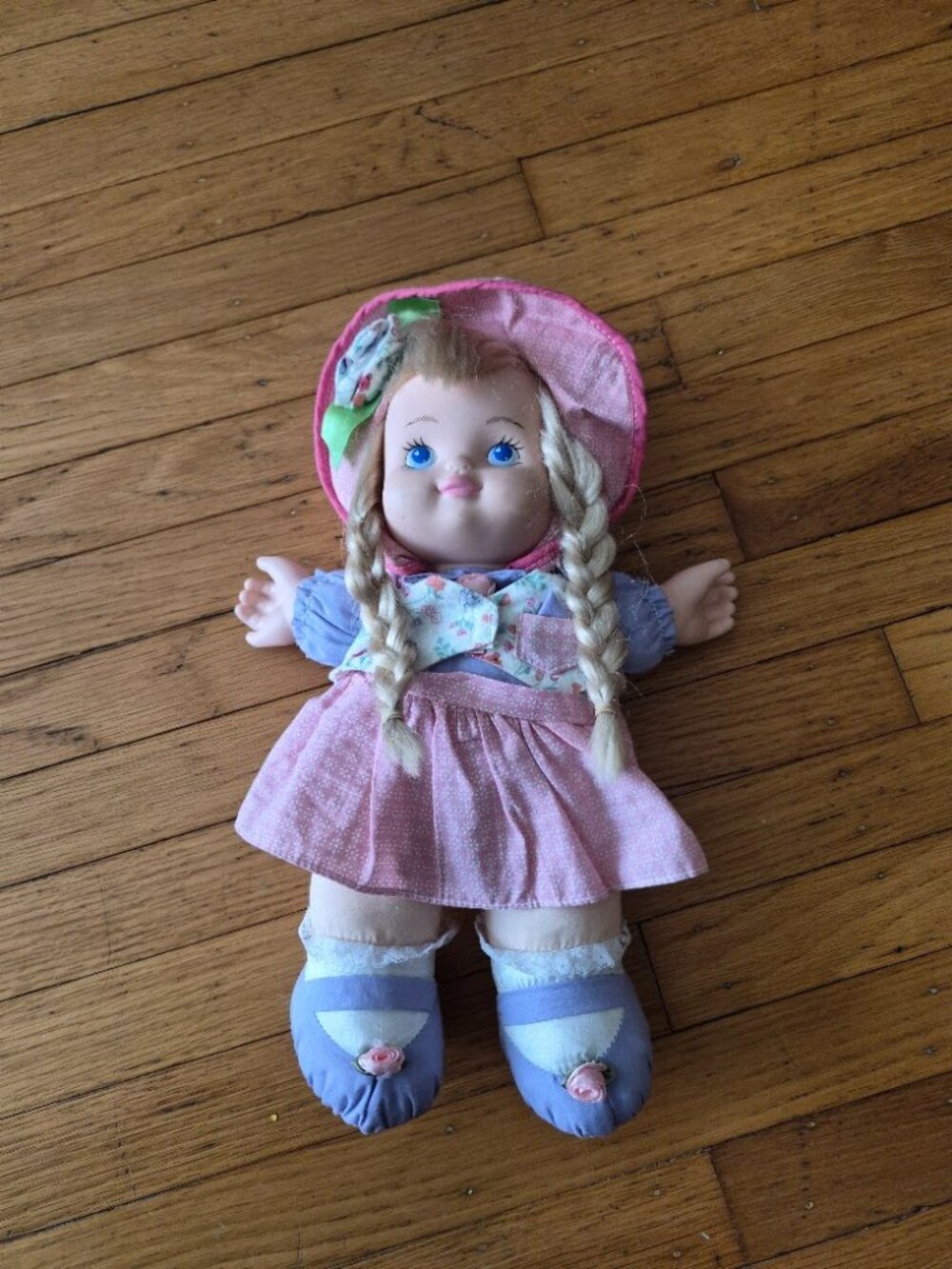 1994 "Ring Around The Rosie" Singing Doll